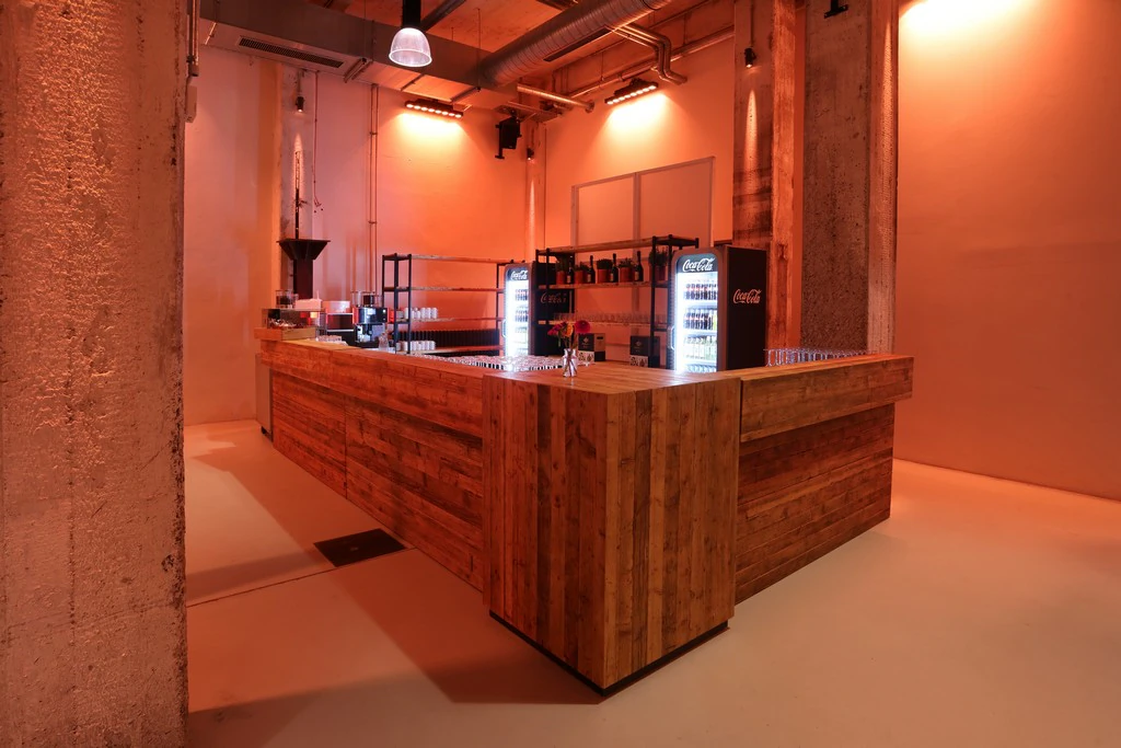 Bar Bornholm z blatem ze stali nierdzewnej
