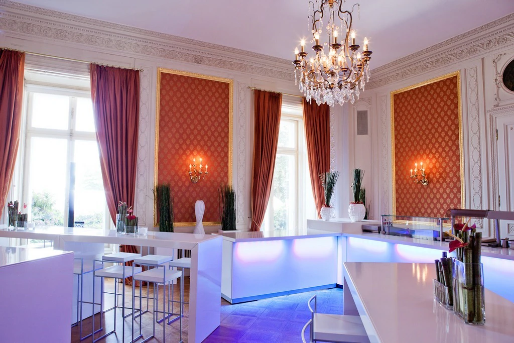 Bufet barowy biały z białym blatem LED o wymiarach 200×90×95 cm