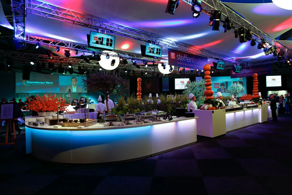 Bufet barowy biały z białym blatem LED o wymiarach 200×90×95 cm