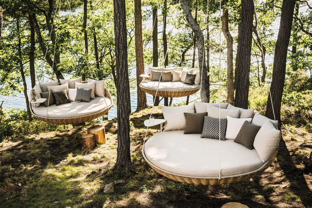 Dedon naturalna huśtawka Swingrest z zestawem poduszek biały