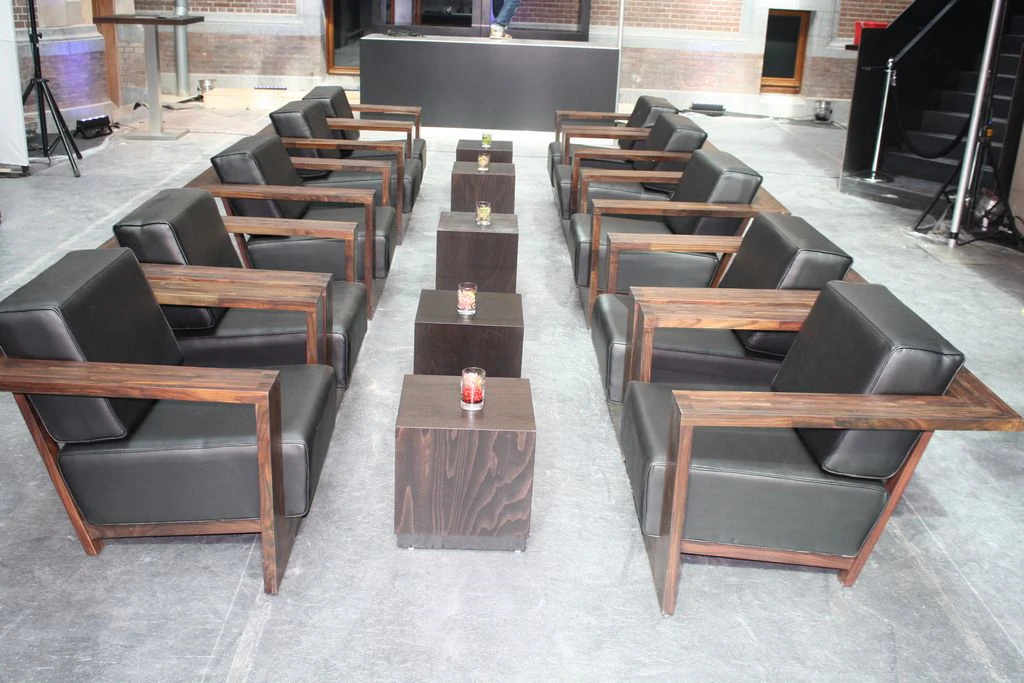 Fotel lounge Sylt ze skóry z zestawem poduszek w kolorze czarnym