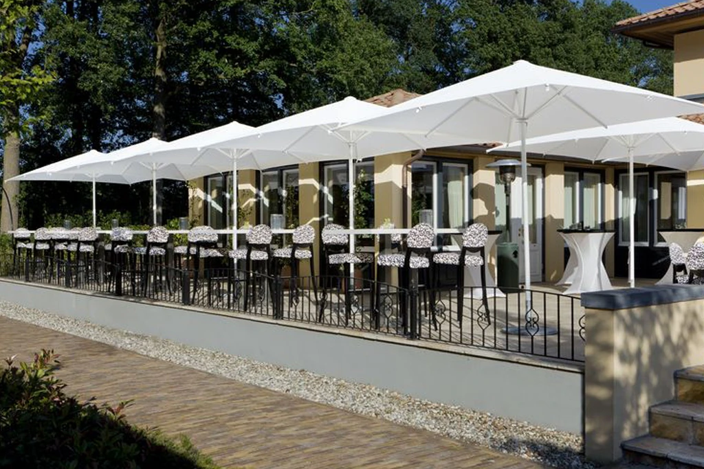 Hoker Kopenhagen czarny z tkaninową osłoną siedziska