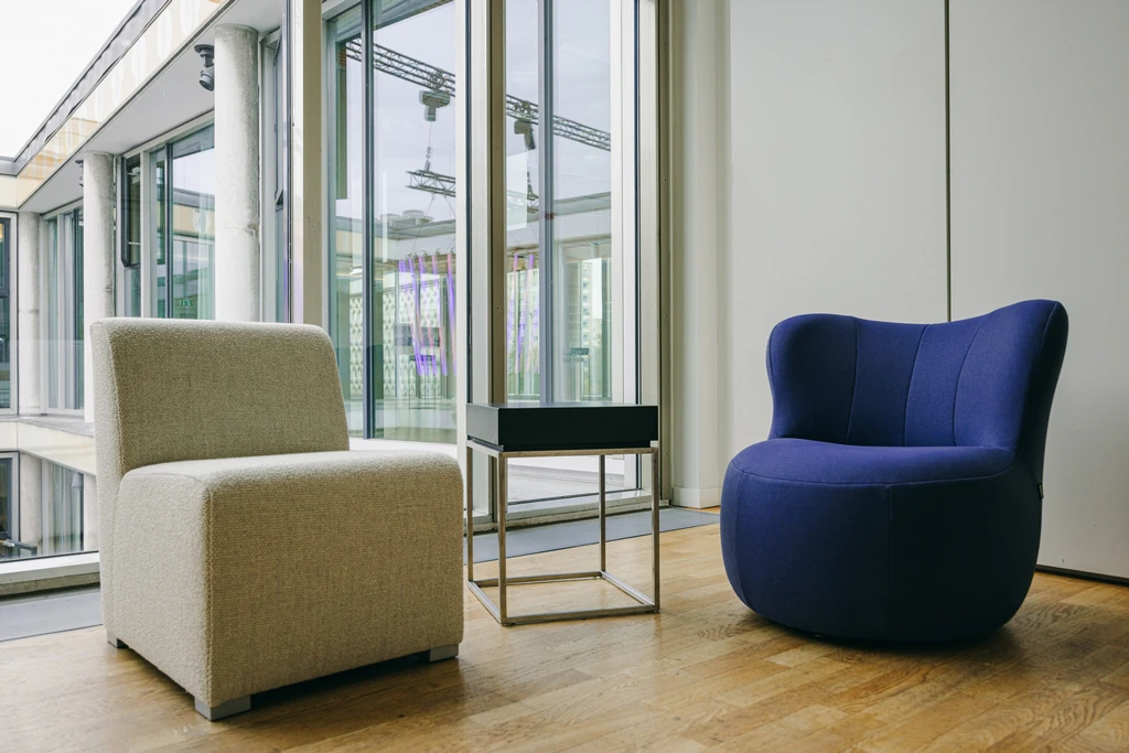 Krzesło beżowe Deauville bouclé W52×D70×H70 cm