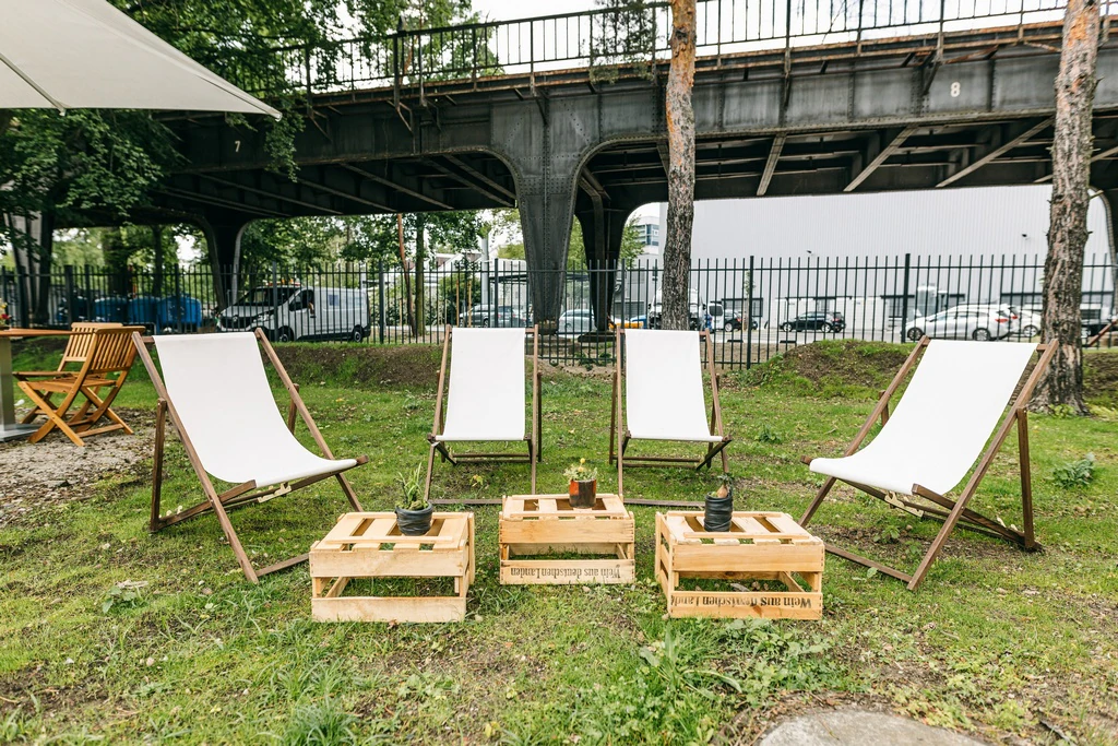 Leżak plażowy teakowy z tkaniną kremową B66 cm