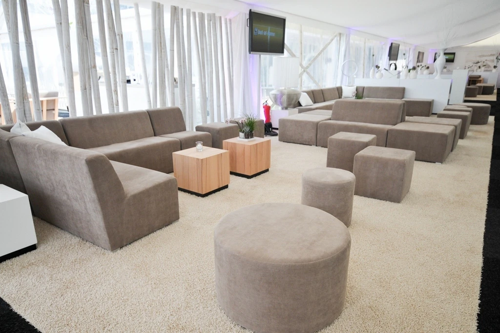 Siedzisko Montreal z tkaniny lounge-cube w kolorze taupe W70×D70×H41 cm
