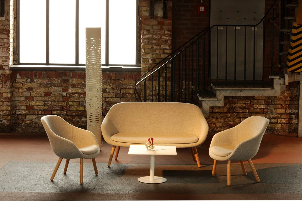 Sofa About a Lounge AAL tapicerowana szaro-dębowa